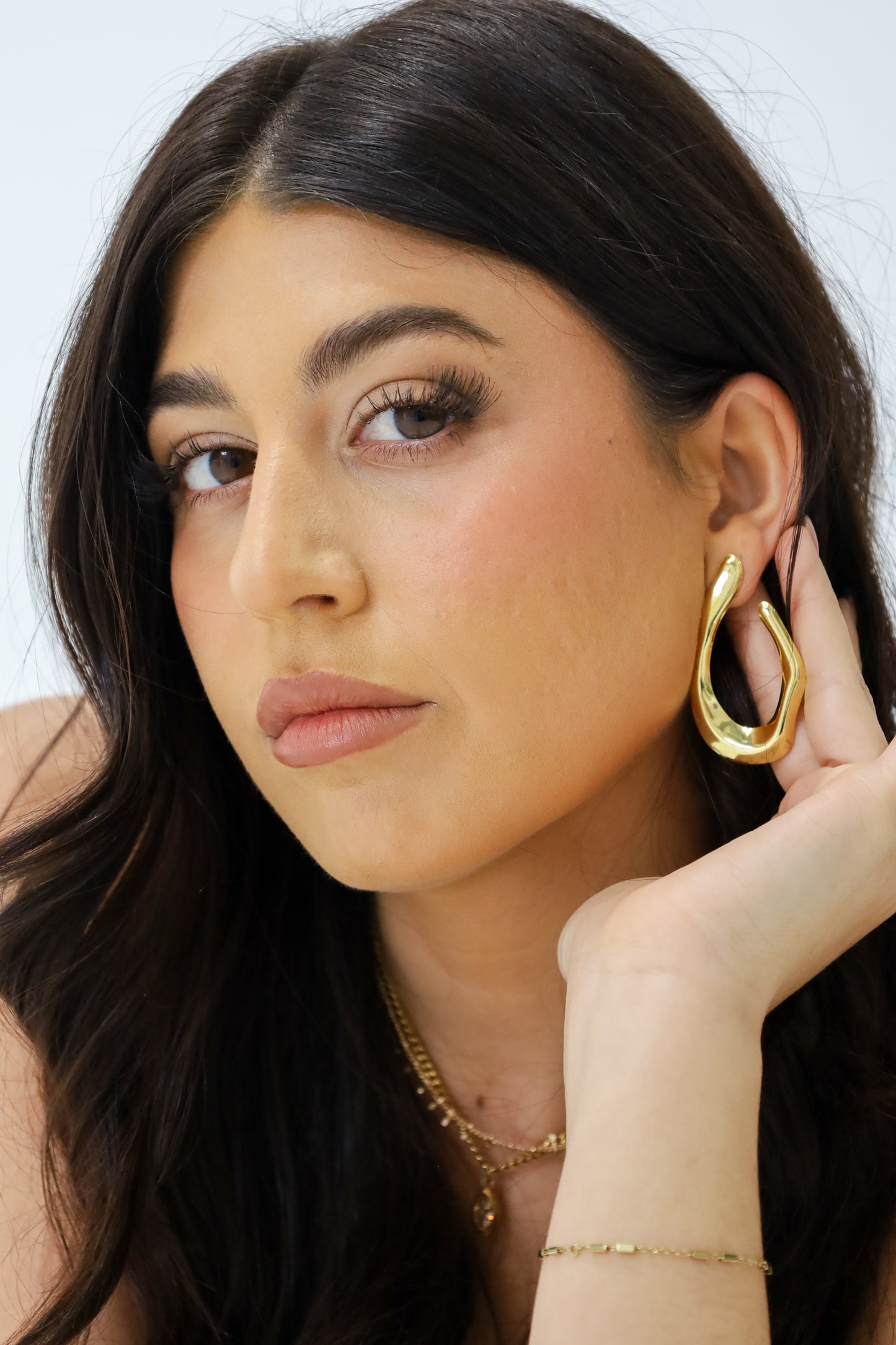 Sol & Aura - TOVE Earrings on woman with long dark hair and large eye lashes 
